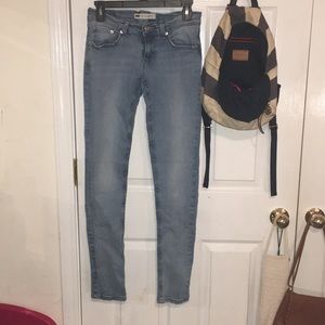 Lowrise Levi’s Denim 🔥